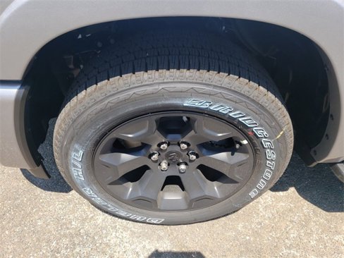 New 2025 RAM 1500 4x4 Crew Cab image 17