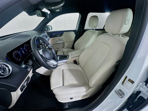 Used 2025 Mercedes-Benz GLB 250 image 13