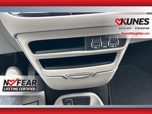 Used 2023 Chrysler Voyager LX image 34