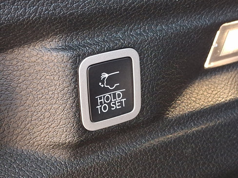 Certified 2023 Jeep Grand Cherokee L Limited w/ Black Appearance Package image 29