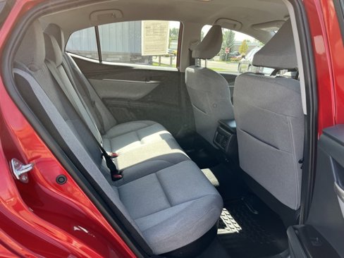 Used 2025 Toyota Camry LE image 31