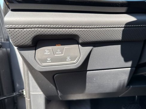 Certified 2025 Volkswagen Atlas SE image 11