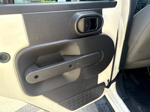 Used 2009 Jeep Wrangler Unlimited X image 17