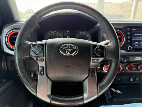 Used 2022 Toyota Tacoma TRD Off-Road image 8