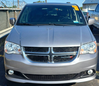 Used 2019 Dodge Grand Caravan SXT image 3