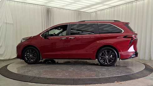 Used 2024 Toyota Sienna XSE image 2