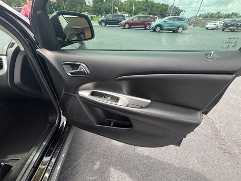 Used 2019 Dodge Journey SE image 25