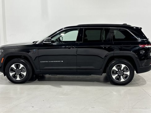 Used 2023 Jeep Grand Cherokee 4WD 4xe image 14