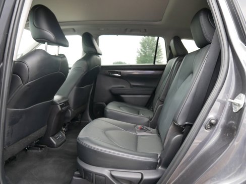 Used 2023 Toyota Highlander Limited image 11