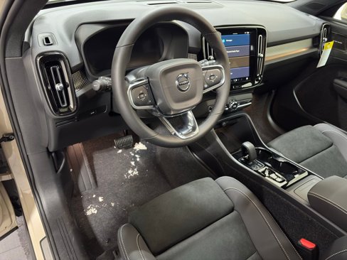 New 2025 Volvo XC40 B5 Ultra w/ Climate Package image 5