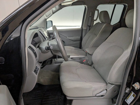 Used 2018 Nissan Frontier SV image 6