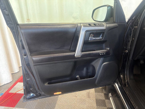 Used 2016 Toyota 4Runner SR5 image 5