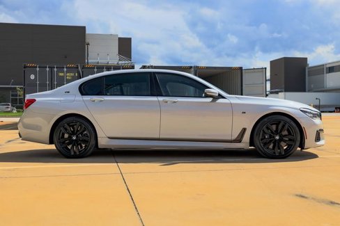 Used 2019 BMW M760i xDrive image 15