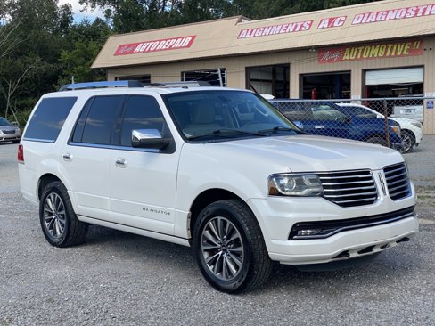 Used 2015 Lincoln Navigator 2WD image 3