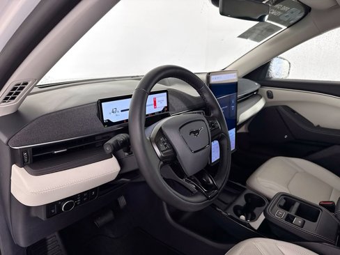 Certified 2025 Ford Mustang Mach-E Premium image 9