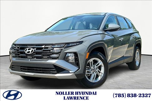 Certified 2025 Hyundai Tucson SE image 1