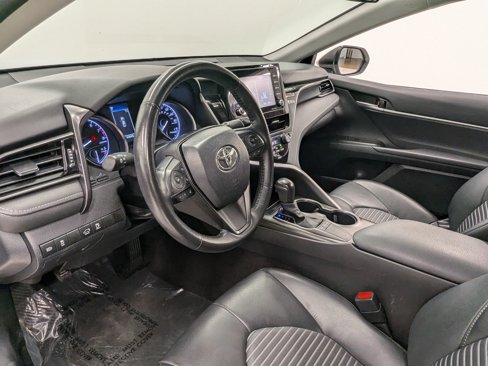 Used 2024 Toyota Camry SE image 3