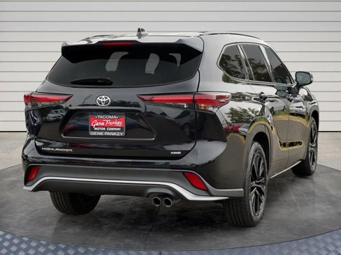 Used 2024 Toyota Highlander FWD image 7