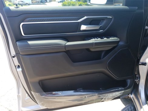New 2025 RAM 1500 4x4 Crew Cab image 24