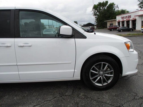 Used 2016 Dodge Grand Caravan SE image 11