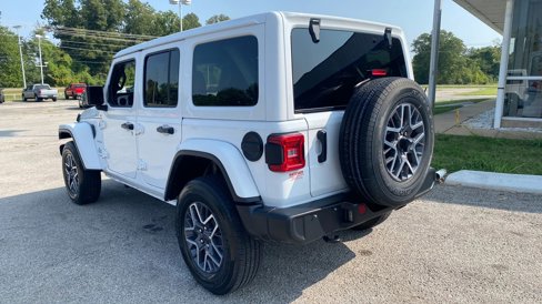 Used 2024 Jeep Wrangler Unlimited Sahara image 5