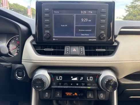 Used 2021 Toyota RAV4 XLE Premium image 36