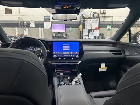 New 2025 Lexus RX 450h AWD w/ Luxury Package image 18