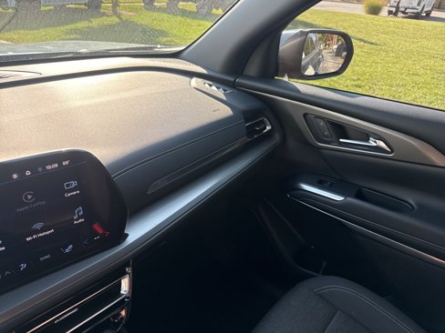 Used 2025 Chevrolet Traverse LT image 40