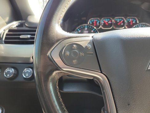 Used 2018 Chevrolet Suburban LT image 17