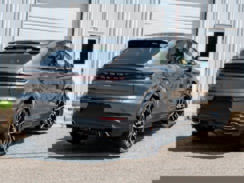 New 2025 Porsche Cayenne Coupe image 7