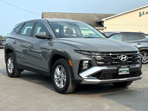 Used 2025 Hyundai Tucson SE image 3
