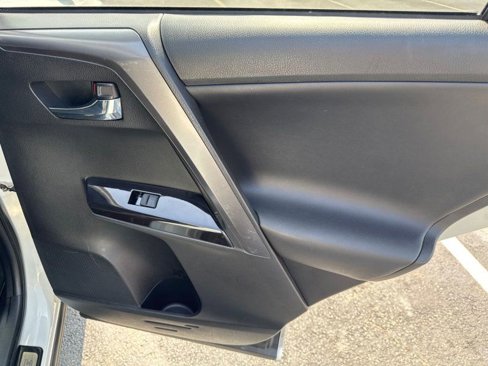 Used 2016 Toyota RAV4 SE image 30