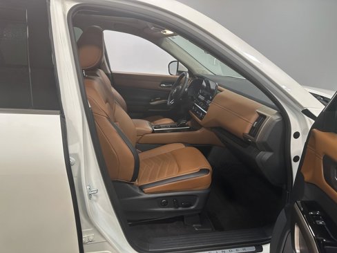 Used 2024 Nissan Pathfinder Platinum image 87