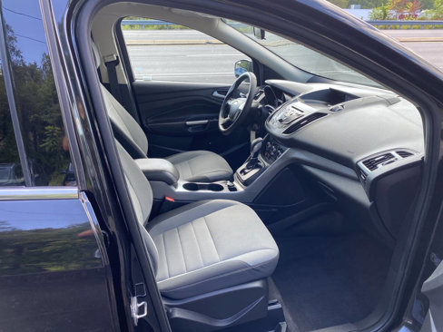 Used 2015 Ford Escape SE image 12