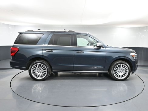 Used 2024 Ford Expedition Platinum image 4