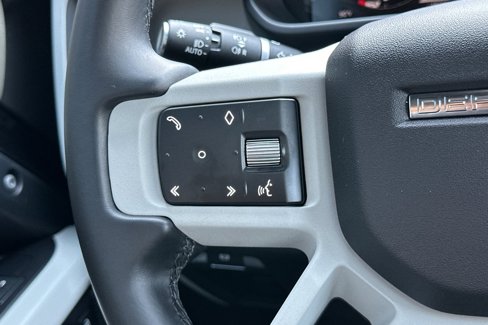 Used 2023 Land Rover Defender 110 SE image 28