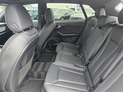 Used 2022 Audi Q8 Premium Plus w/ Premium Plus Package image 11