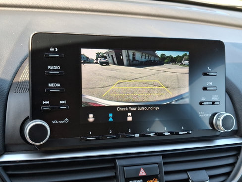 Used 2020 Honda Accord Hybrid Sedan image 17