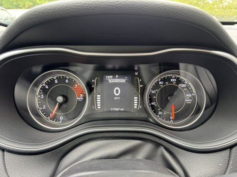 Used 2020 Jeep Cherokee Latitude Lux w/ Quick Order Package 26H Lux image 20