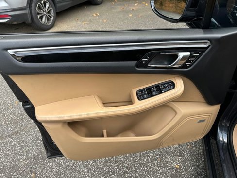 Used 2018 Porsche Macan GTS w/ Premium Package Plus image 13