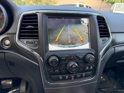 Used 2018 Jeep Grand Cherokee Limited image 19