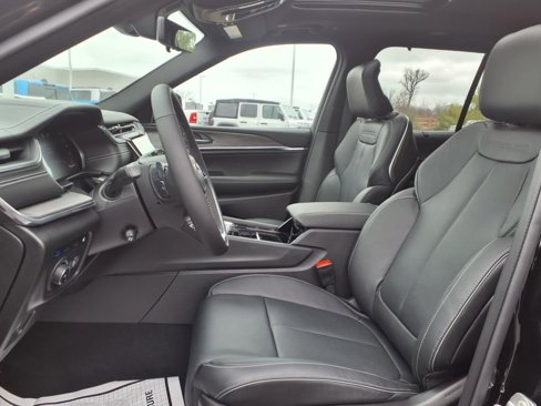 New 2025 Jeep Grand Cherokee Overland w/ Luxury Tech Group IV image 11
