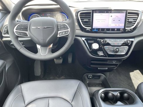 New 2026 Chrysler Voyager LX image 12