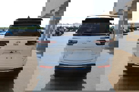 New 2025 Jeep Grand Cherokee L Limited image 7