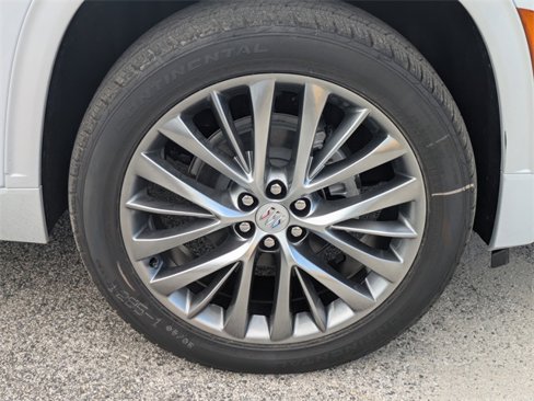 Used 2026 Buick Enclave Avenir image 12