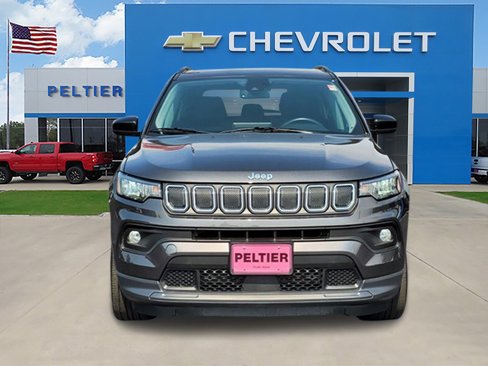 Used 2022 Jeep Compass Latitude image 2