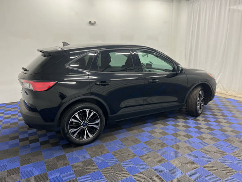 Used 2022 Ford Escape SE w/ SE Sport Appearance Package image 12