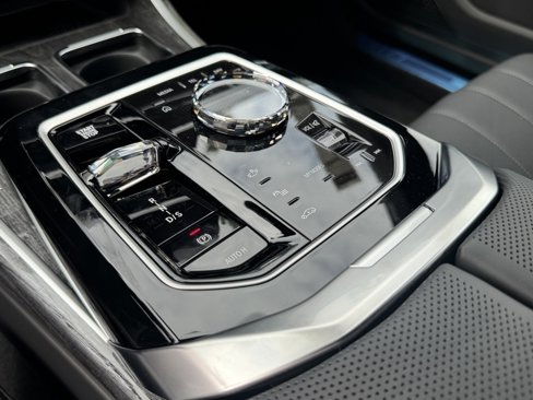 New 2026 BMW 750e xDrive image 25