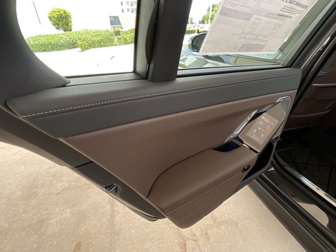 New 2026 BMW 740i w/ Executive Package image 23