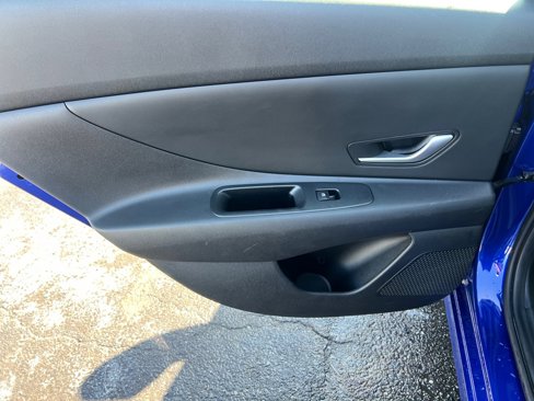 Used 2023 Hyundai Elantra SE w/ Preferred Accessory Package image 26